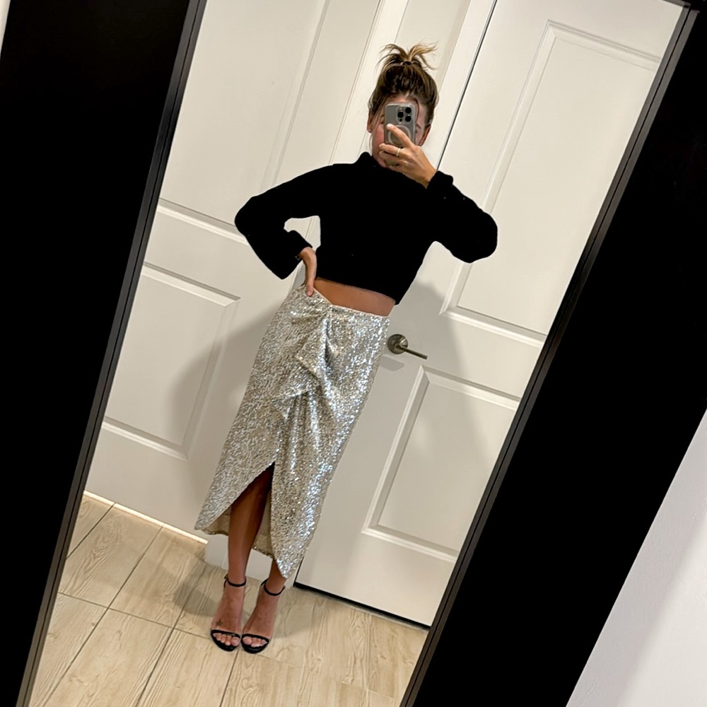 Express Gold Sequin Midi Skirt With Ruffle Detail and Slit XS - Picture 2 of 6
